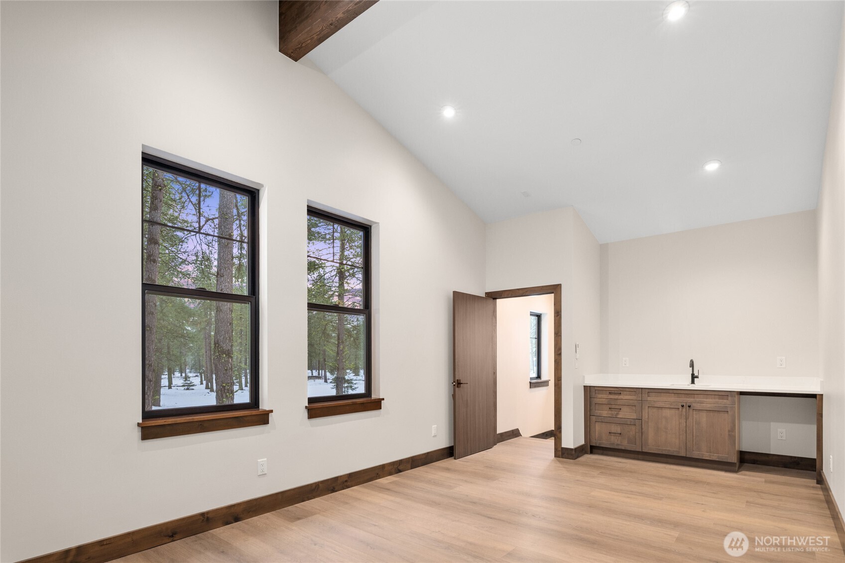 581 Wanawish Loop Cle Elum, WA 98922 - Photo 29 of 40 a view of an empty room with wooden floor and a window