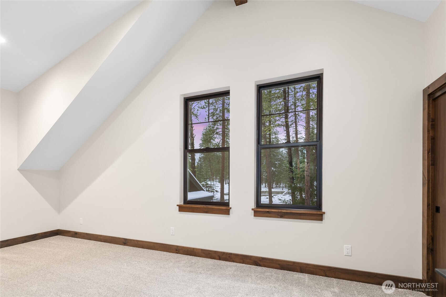 581 Wanawish Loop Cle Elum, WA 98922 - Photo 30 of 40 an empty room with windows