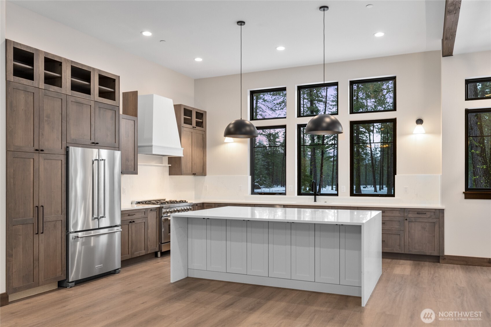 581 Wanawish Loop Cle Elum, WA 98922 - Photo 9 of 40 a kitchen with stainless steel appliances granite countertop a refrigerator a sink and a stove