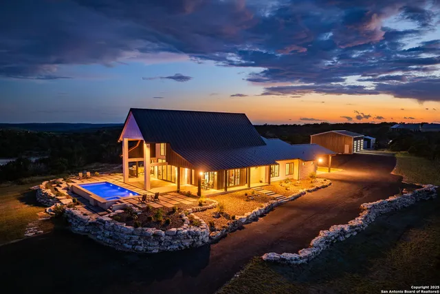 $2,850,000 | 120 Lost Valley Lane East, Kerrville, TX 78028