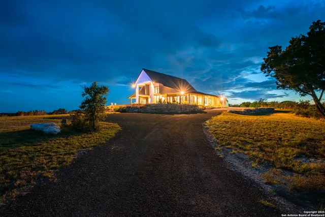 $2,850,000 | 120 Lost Valley Lane East, Kerrville, TX 78028