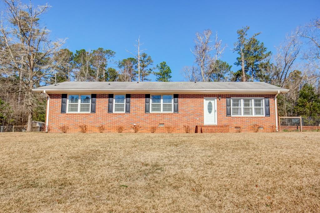 2646 Spratlin Mill Road Hull, GA 30646 - Photo 1 of 1 a front view of a house with a garden