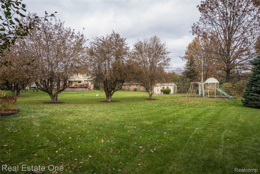2055 Baron Rochester, MI 48307 - Photo 33 of 35 2055 Baron, Rochester Hills MI, Koteles, 11-13-17-1214.jpg