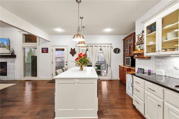 $799,000 | 8119 Venita Drive, Weatherby Lake, MO 64152