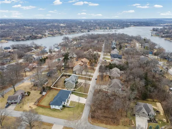 $799,000 | 8119 Venita Drive, Weatherby Lake, MO 64152