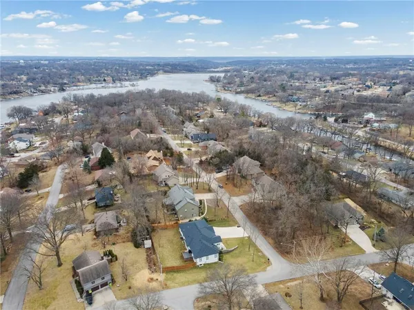 $799,000 | 8119 Venita Drive, Weatherby Lake, MO 64152