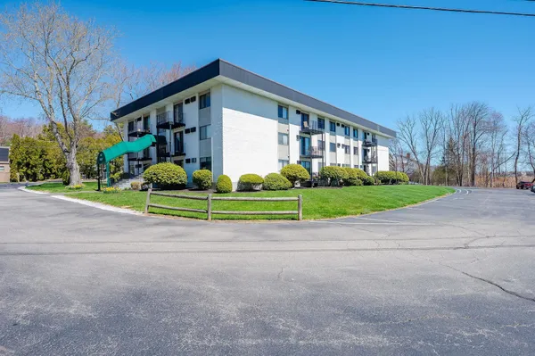 $334,900 | 467 High Street, Unit 11, Hampton, NH 03842