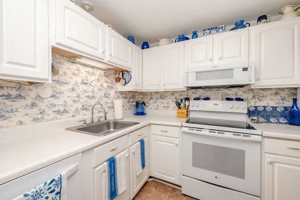 $334,900 | 467 High Street, Unit 11, Hampton, NH 03842