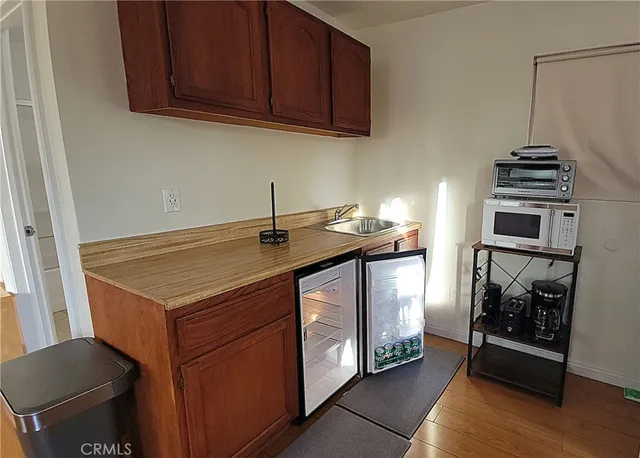 a view of a livingroom with furniture