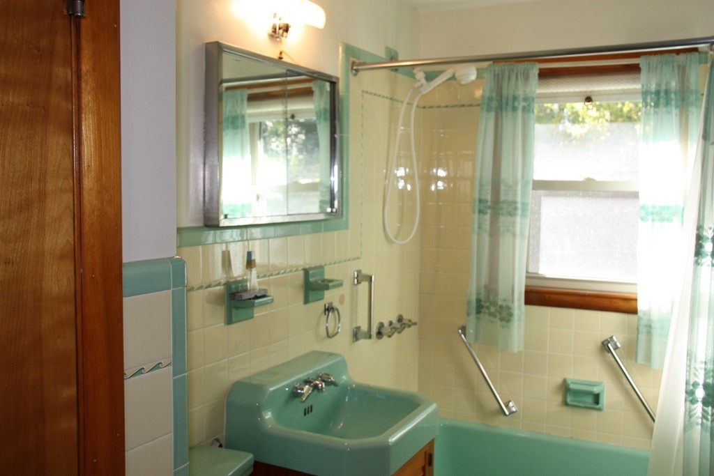 20 Locust Avenue Worcester, MA 01604 - Photo 14 of 21 Gallery Image 14