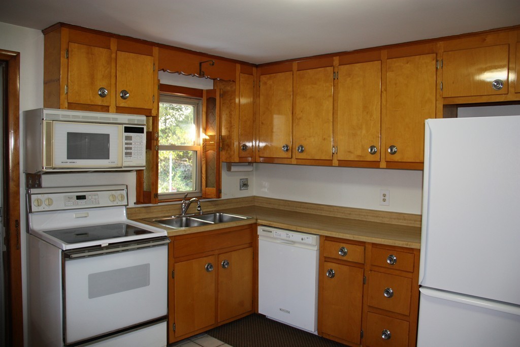 20 Locust Avenue Worcester, MA 01604 - Photo 5 of 21 Gallery Image 5
