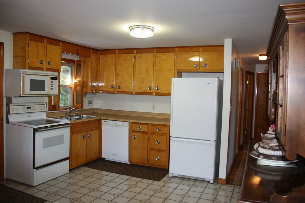 20 Locust Avenue Worcester, MA 01604 - Photo 7 of 21 Gallery Image 7