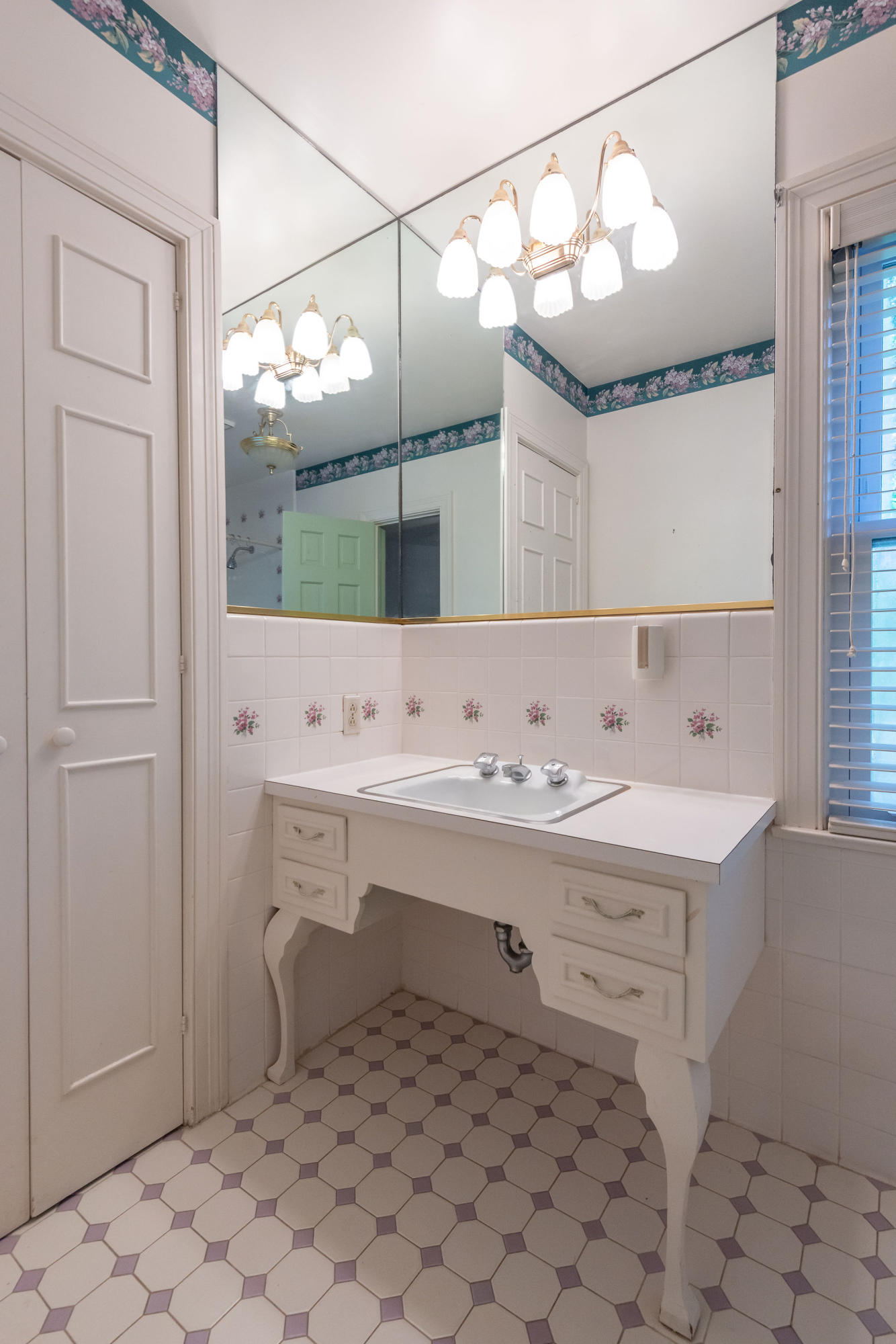 5 Broughton Road Charleston, SC 29407 - Photo 23 of 30 Hallway Full Bath