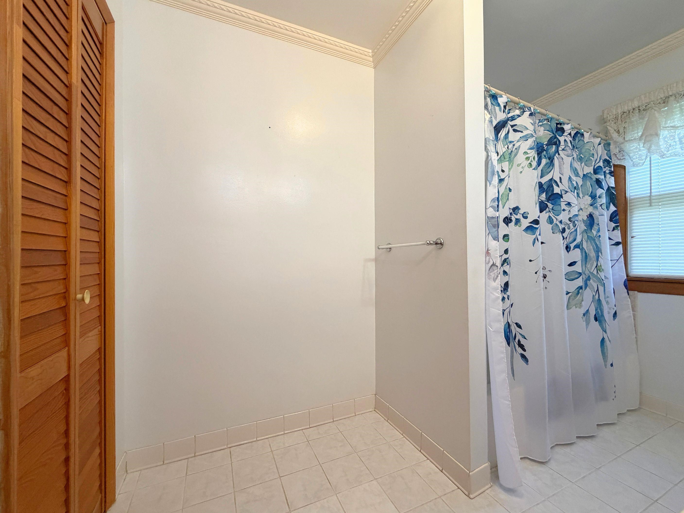 7099 North Henderson Road Davison, MI 48423 - Photo 16 of 55