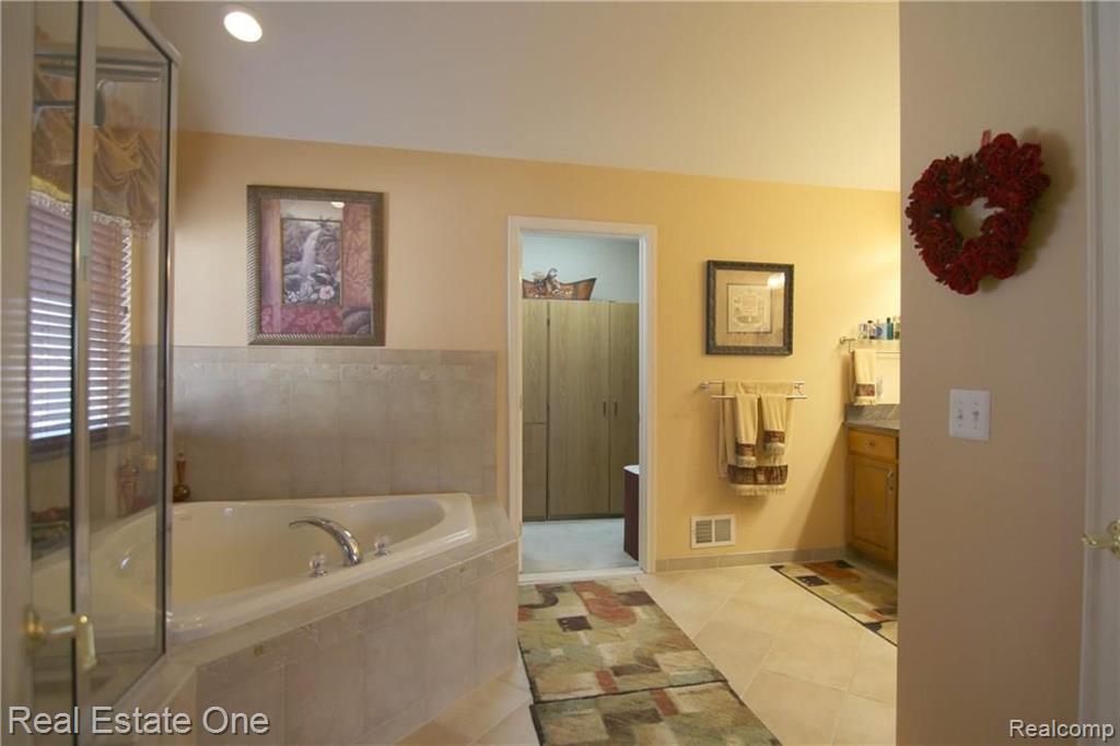 3046 Penn Court Rochester Hills, MI 48307 - Photo 17 of 38