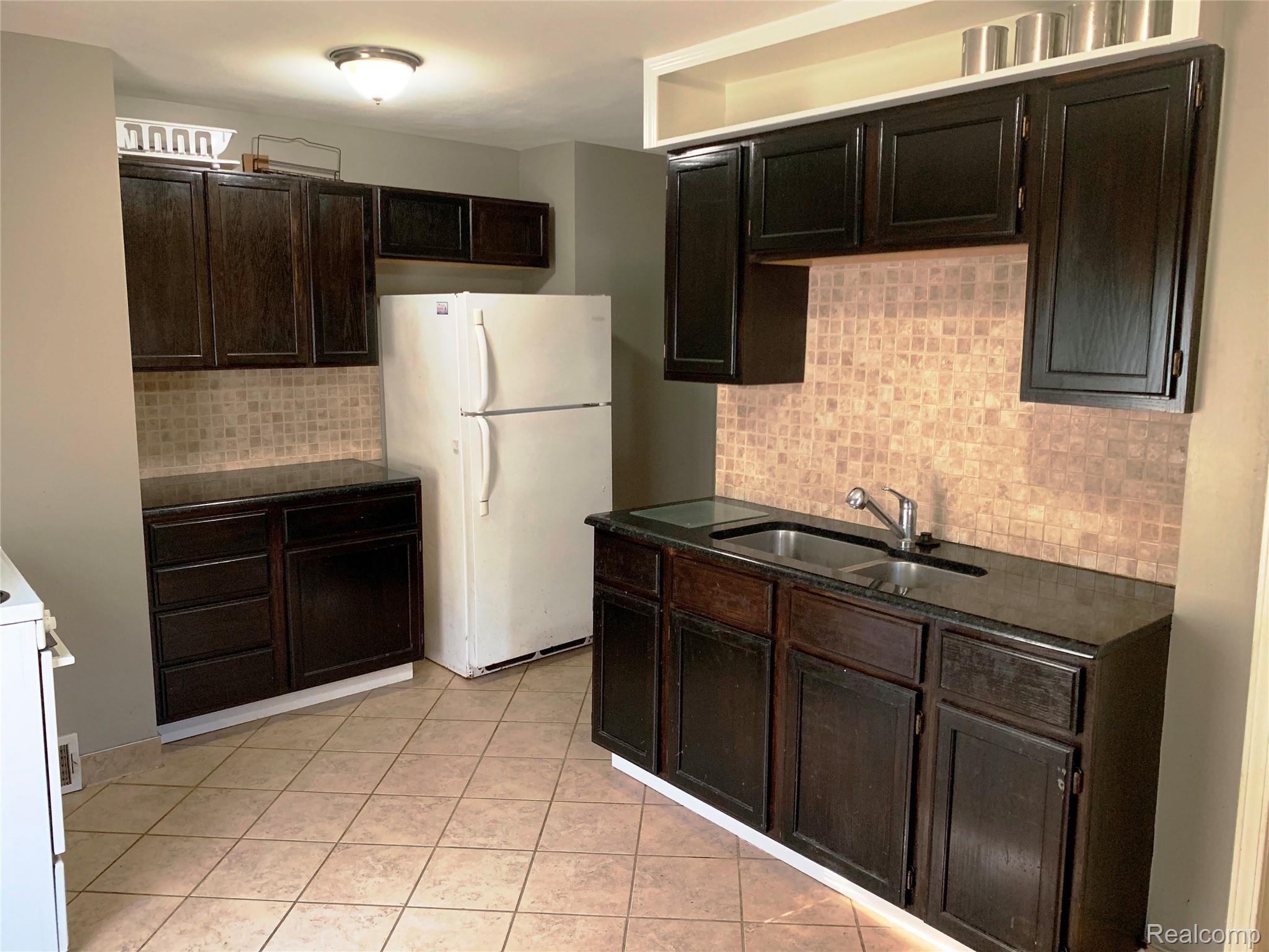 12029 Inkster Road Livonia, MI 48150 - Photo 10 of 26 IMG_6448.JPG