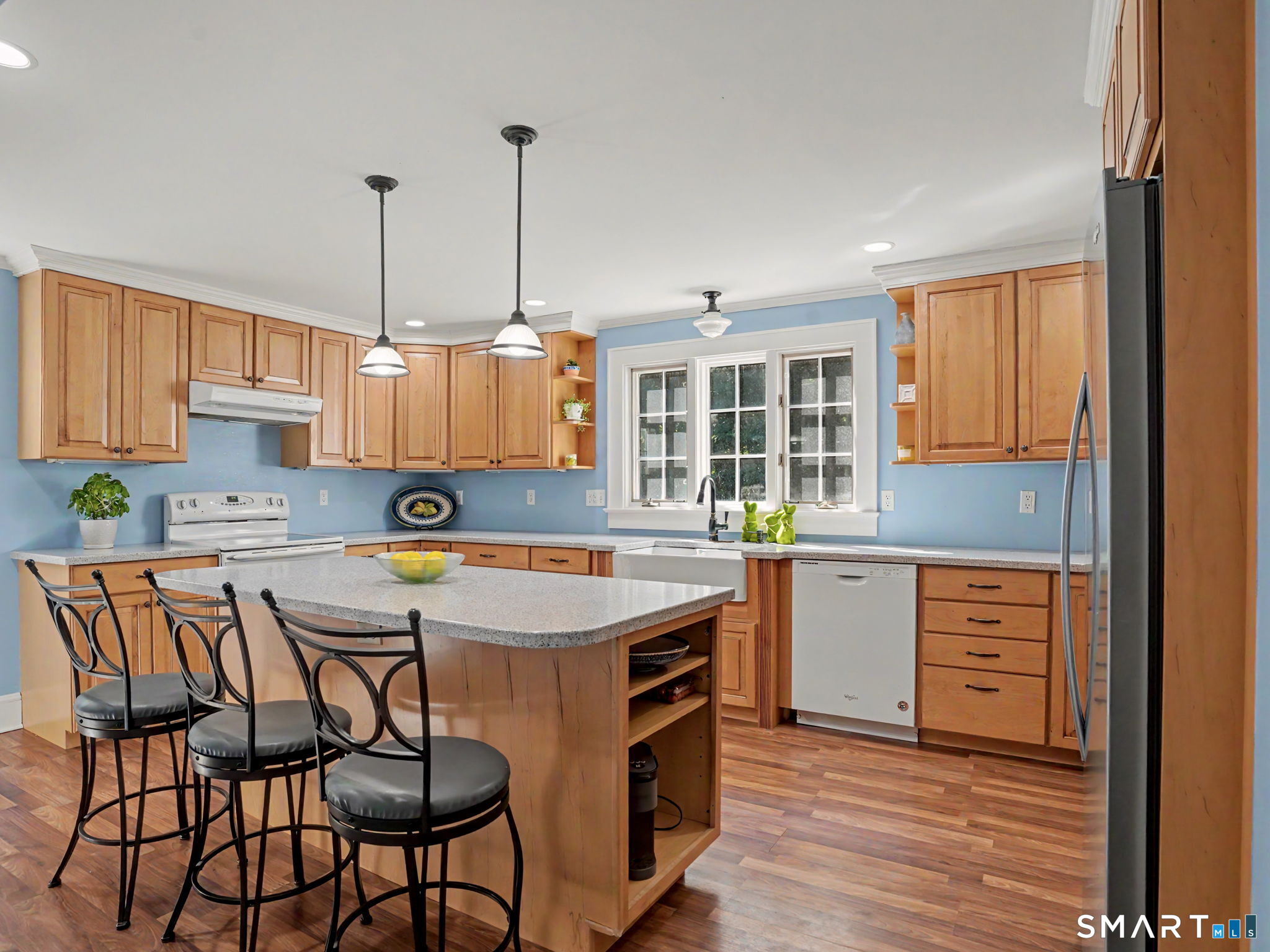18 Deerfield Road Wilton, CT 06897 - Photo 13 of 40 Fabulous Eat in Kitchen!