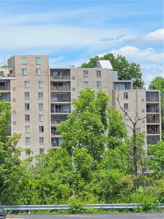 $221,000 | 2120 Greentree Road, Unit 102E, Pittsburgh, PA 15220