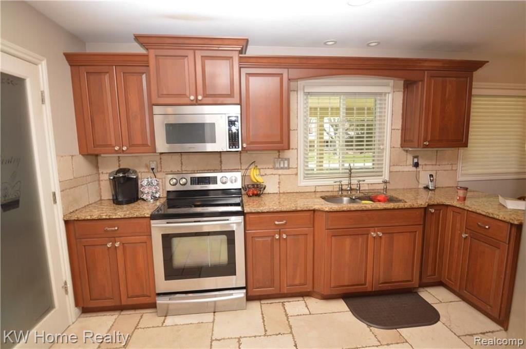 28163 Peppermill Road Farmington Hills, MI 48331 - Photo 12 of 31