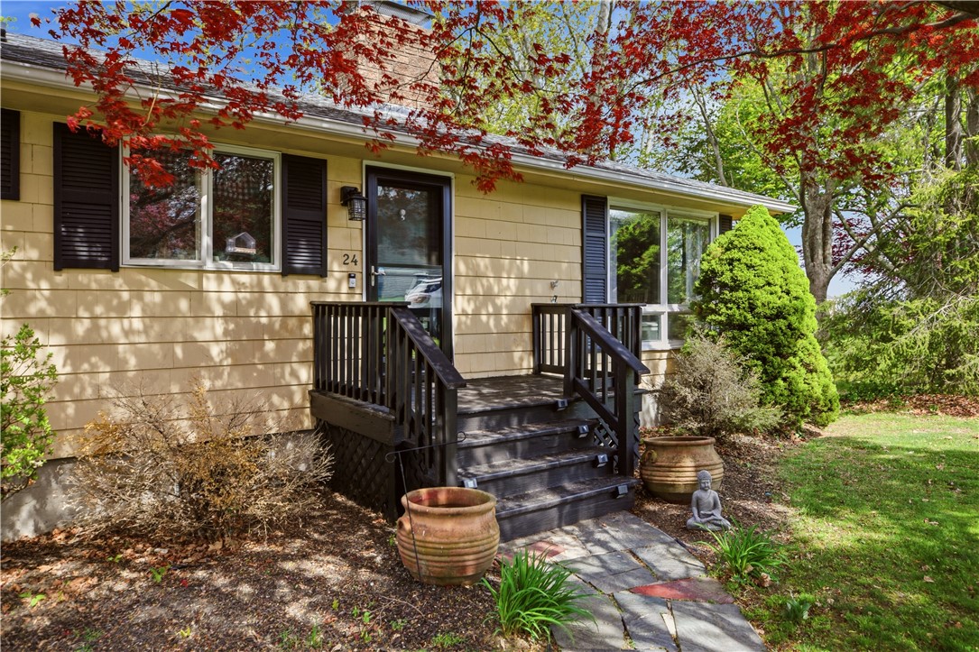 24 Harbor View Road Portsmouth, RI 02871 - Photo 3 of 46 Gallery Image 3
