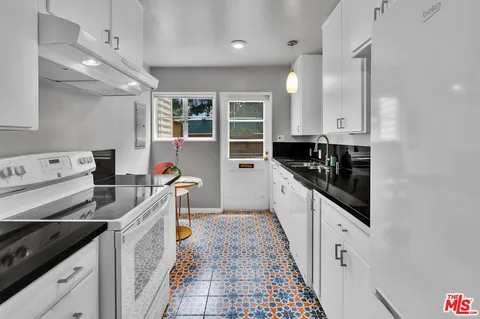 $685,000 | 5226 Village Green, Los Angeles, CA 90016