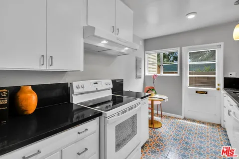 $685,000 | 5226 Village Green, Los Angeles, CA 90016