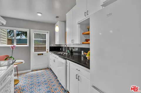 $685,000 | 5226 Village Green, Los Angeles, CA 90016