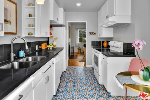 $685,000 | 5226 Village Green, Los Angeles, CA 90016