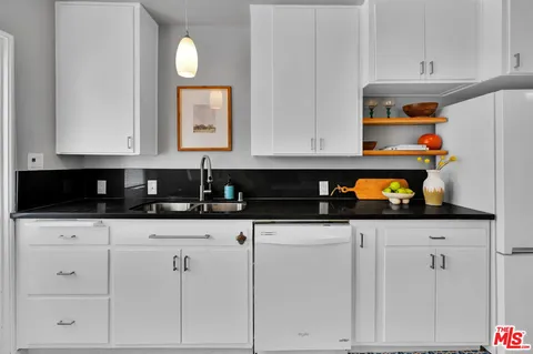 $685,000 | 5226 Village Green, Los Angeles, CA 90016