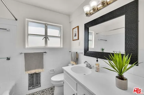 $685,000 | 5226 Village Green, Los Angeles, CA 90016