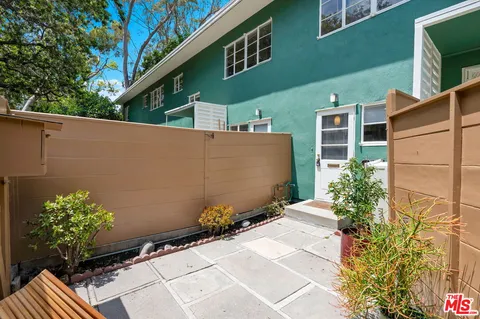 $685,000 | 5226 Village Green, Los Angeles, CA 90016