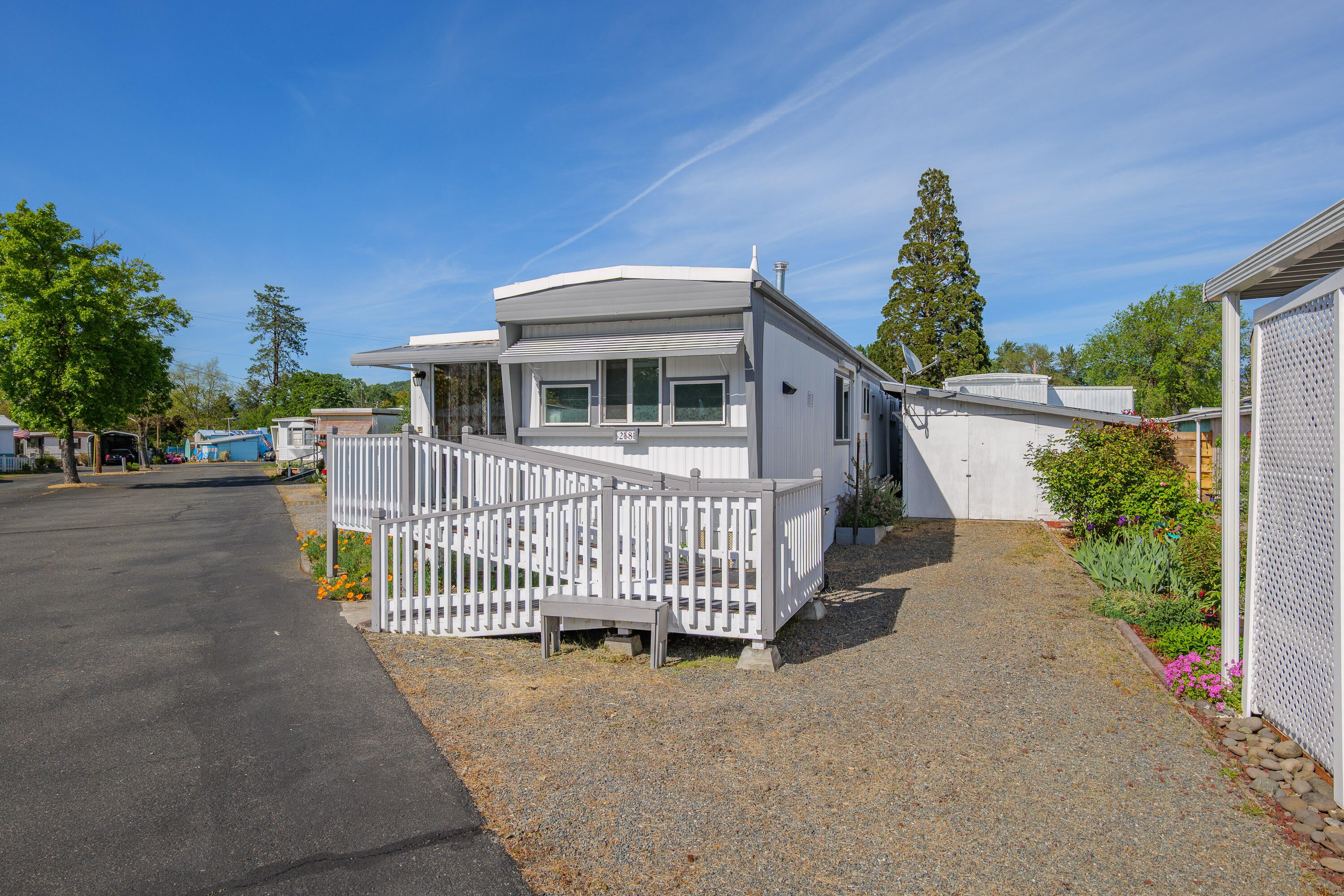 1241 Dowell Road, Unit 28 Grants Pass, OR 97527 - Photo 4 of 27 1241DowellRd#28-003