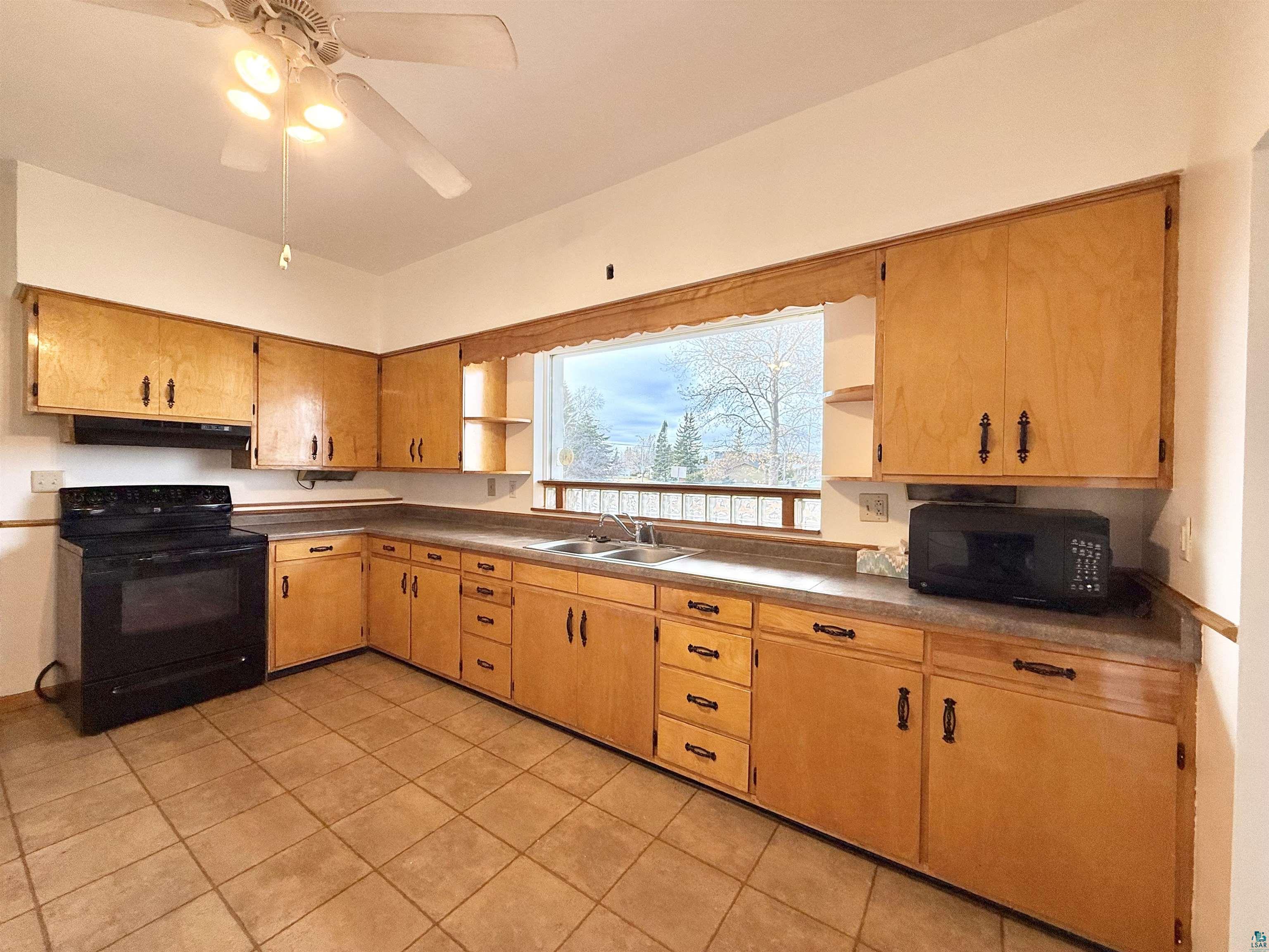 402 East 2nd Street Superior, WI 54880 - Photo 11 of 35