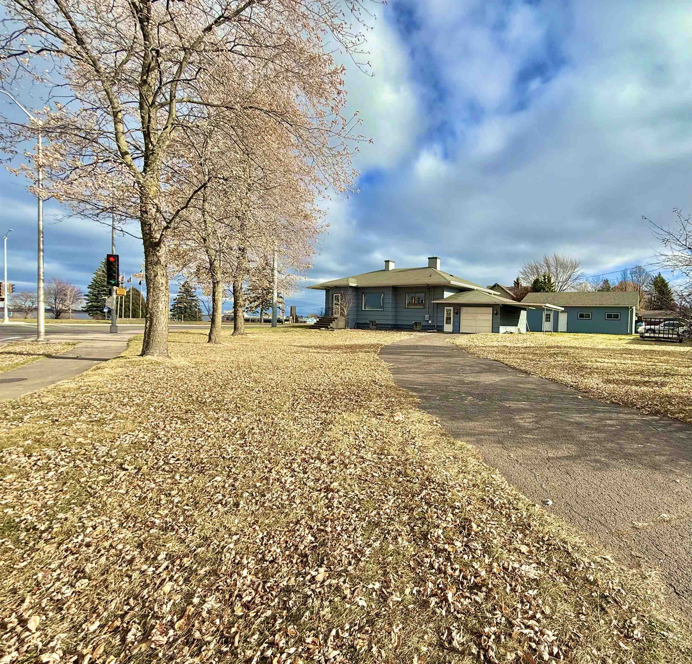 402 East 2nd Street Superior, WI 54880 - Photo 2 of 35