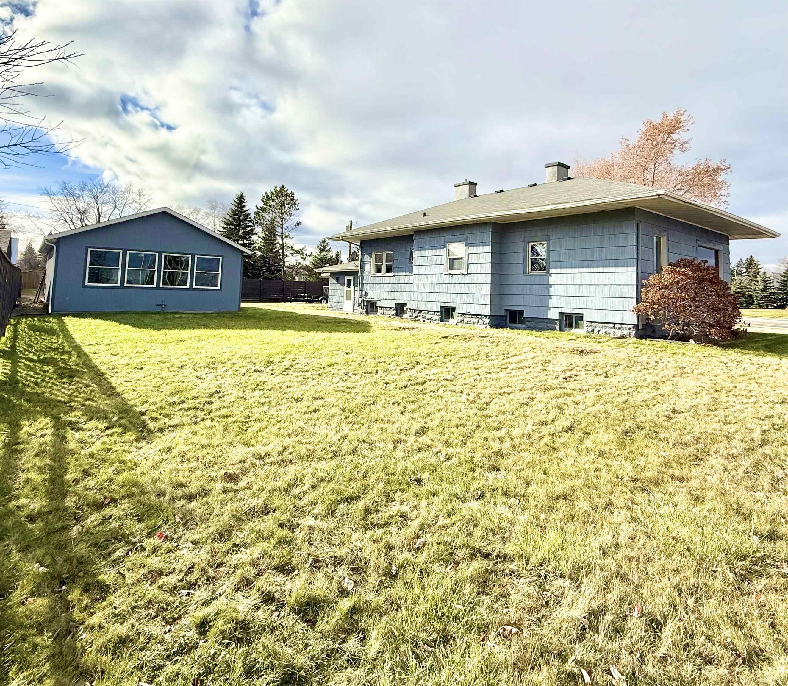 402 East 2nd Street Superior, WI 54880 - Photo 4 of 35