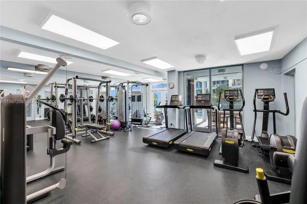$5,000 | 1500 Ocean Drive, Unit PH10, Miami Beach, FL 33139