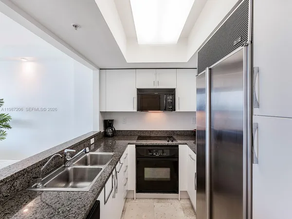 $5,000 | 1500 Ocean Drive, Unit PH10, Miami Beach, FL 33139