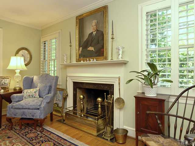 911 Runnymede Road Raleigh, NC 27607 - Photo 10 of 25 Living Room