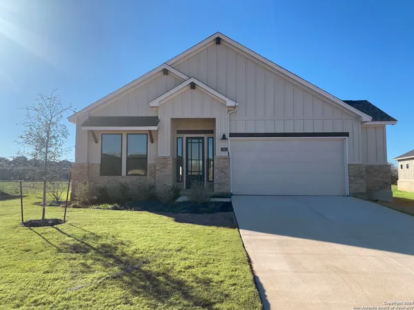 $3,400 | 152 West Magnolia Circle, La Vernia, TX 78121