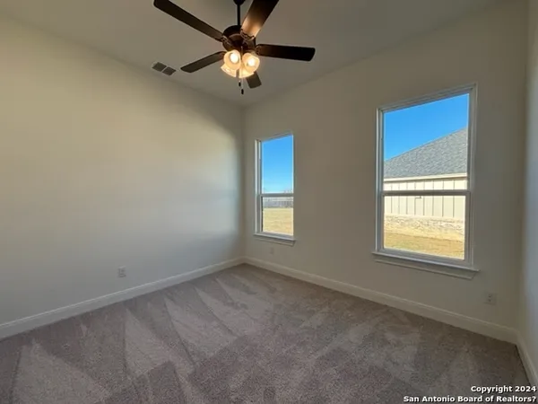 $3,400 | 152 West Magnolia Circle, La Vernia, TX 78121