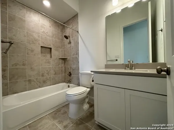 $3,400 | 152 West Magnolia Circle, La Vernia, TX 78121