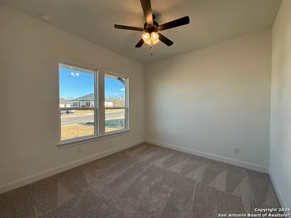 $3,400 | 152 West Magnolia Circle, La Vernia, TX 78121
