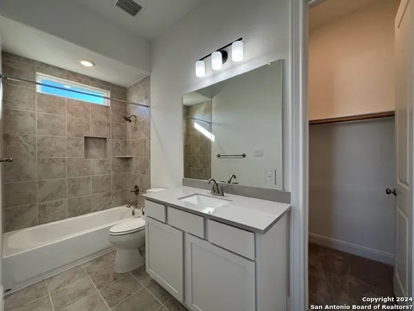 $3,400 | 152 West Magnolia Circle, La Vernia, TX 78121