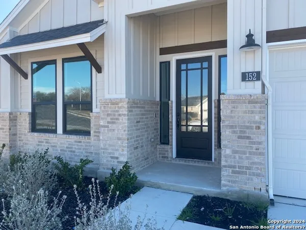 $3,400 | 152 West Magnolia Circle, La Vernia, TX 78121