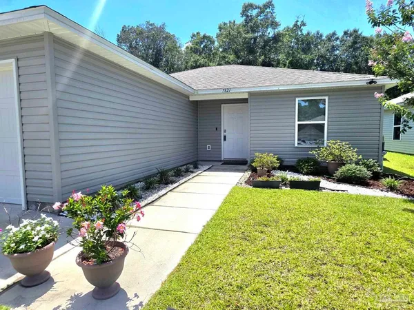 $2,050 | 7821 Maxton Road, Pensacola, FL 32514