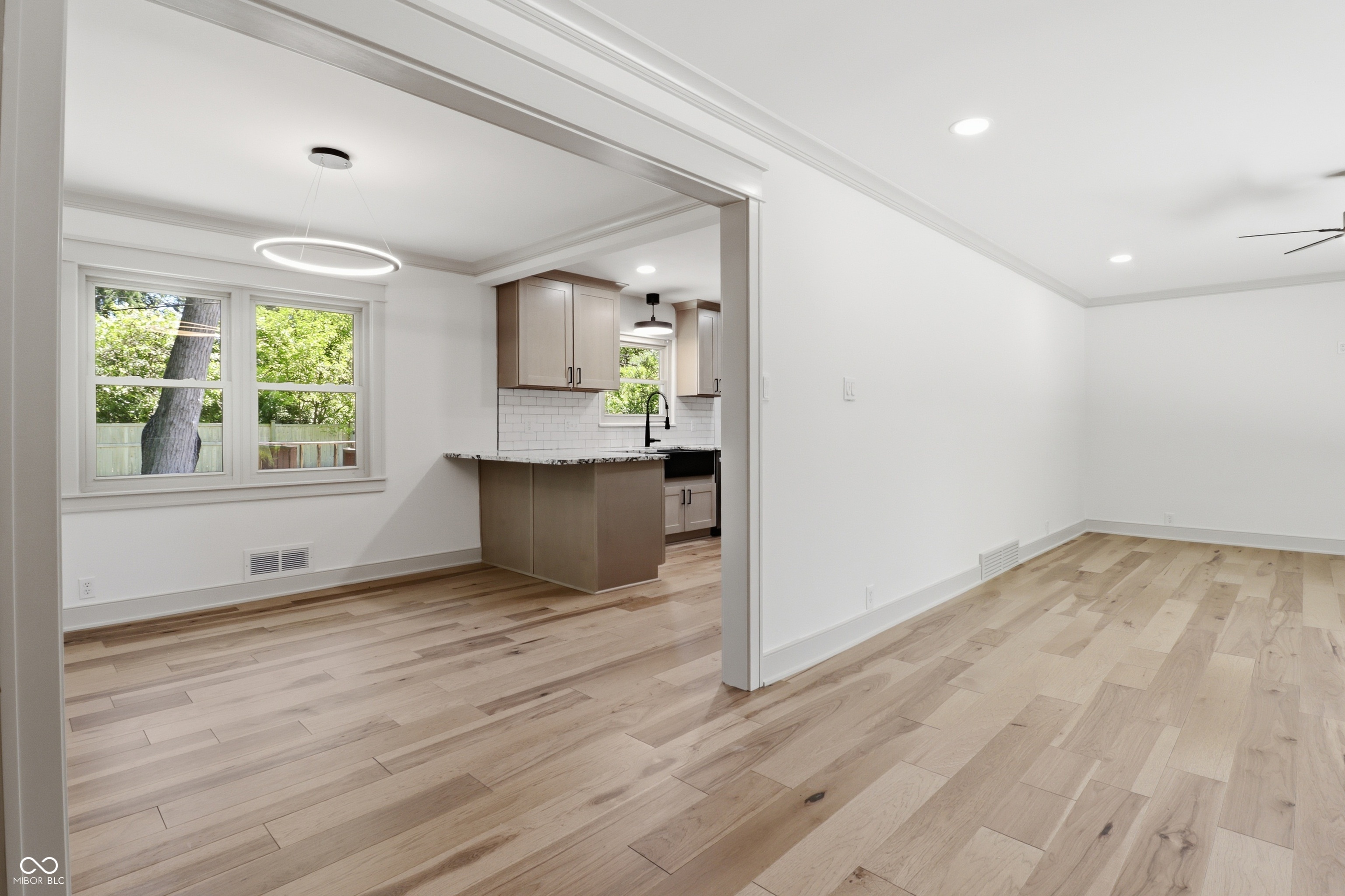 7703 Clarendon Road Indianapolis, IN 46260 - Photo 12 of 50 Gallery Image 12