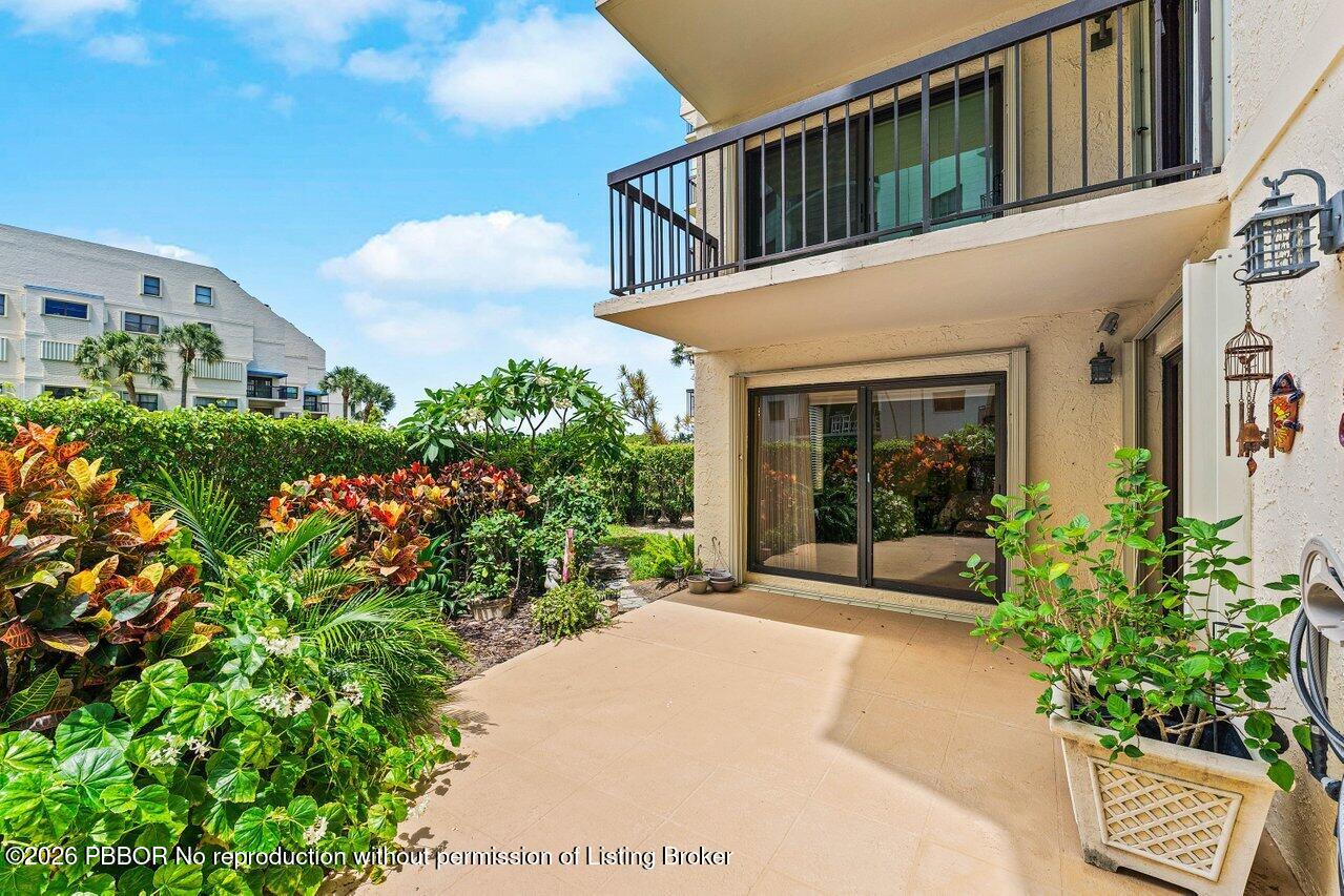 372 Golfview Road, Unit 101 North Palm Beach, FL 33408 - Photo 26 of 31 Patio