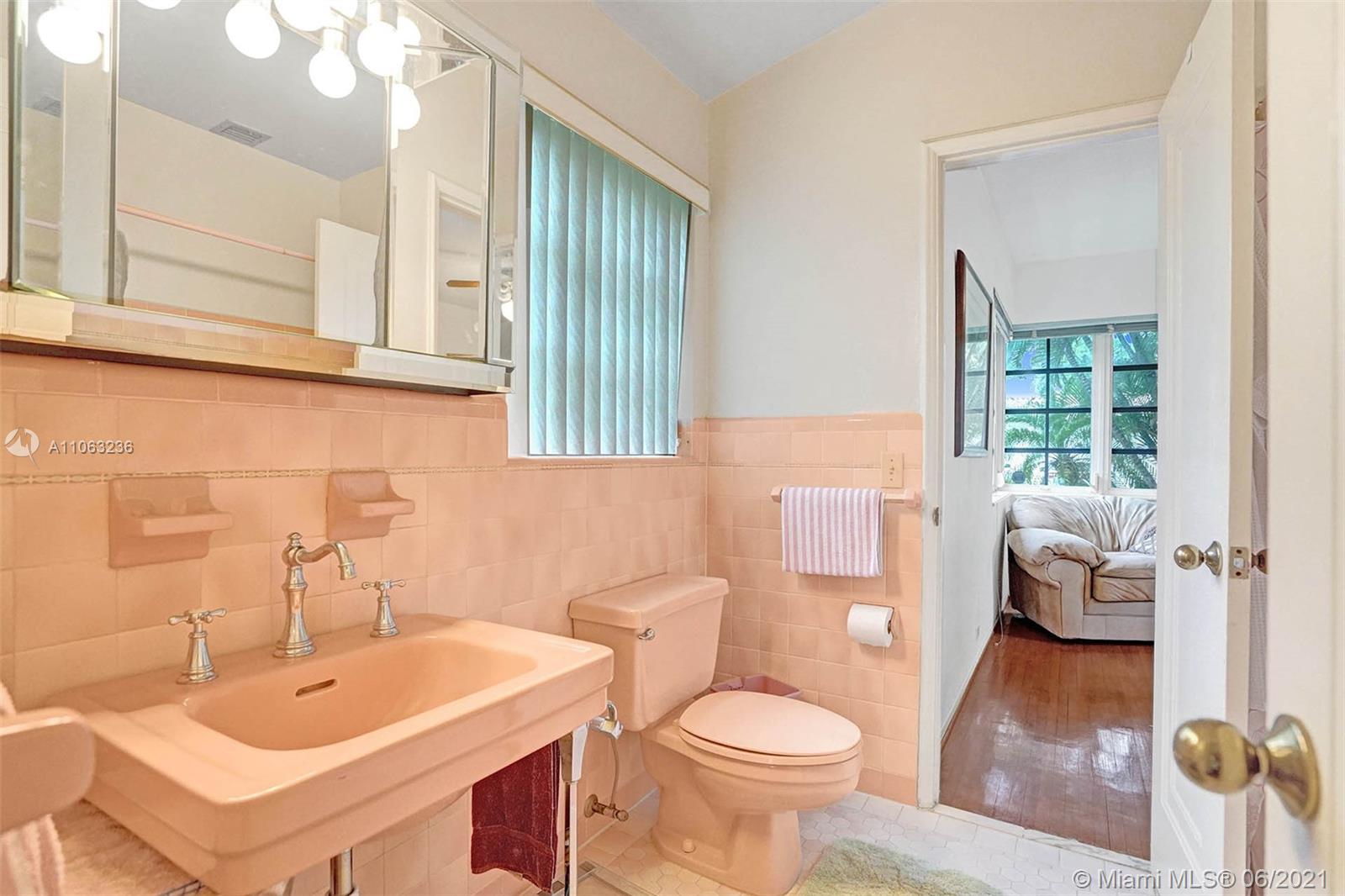 4601 Alton Road Miami Beach, FL 33140 - Photo 14 of 53