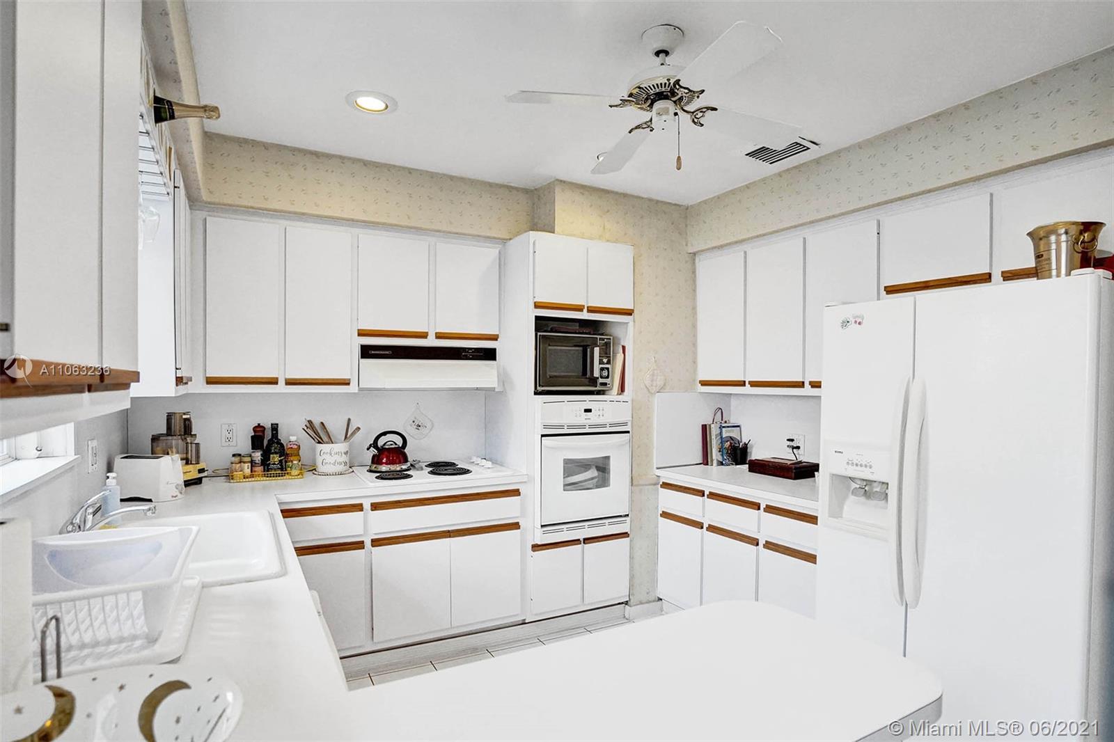 4601 Alton Road Miami Beach, FL 33140 - Photo 27 of 53