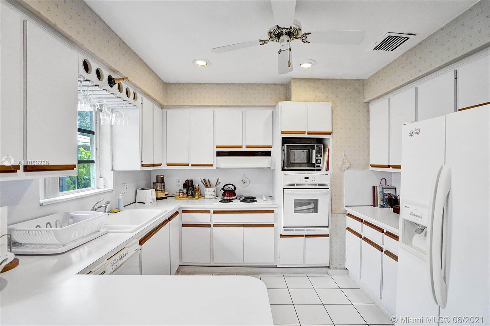 4601 Alton Road Miami Beach, FL 33140 - Photo 28 of 53